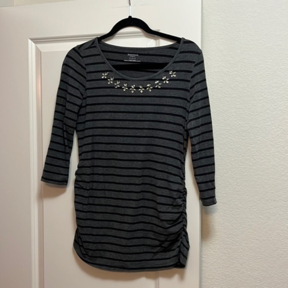 Motherhood Maternity tee, three quarter length sleeves size medium EUC